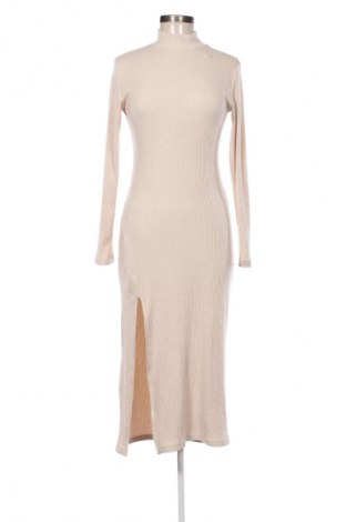 Рокля Stradivarius, Размер M, Цвят Екрю, Цена 11,75 €