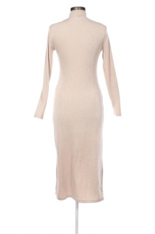 Рокля Stradivarius, Размер M, Цвят Екрю, Цена 11,75 €