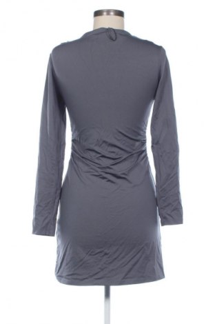 Рокля Stradivarius, Размер S, Цвят Сив, Цена 5,11 €