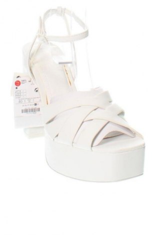 Sandále Stradivarius, Veľkosť 40, Farba Biela, Cena  20,95 €