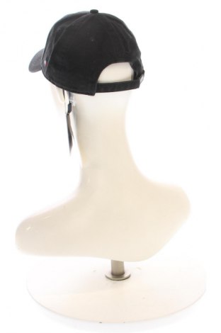 Шапка Tommy Hilfiger, Цвят Черен, Цена 38,85 €
