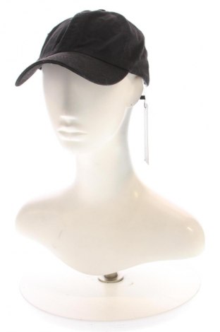 Шапка Totally Erected, Цвят Черен, Цена 14,80 €