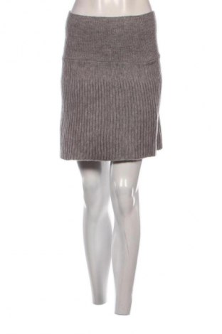 Пола Unbranded, Размер S, Цвят Сив, Цена 2,04 €