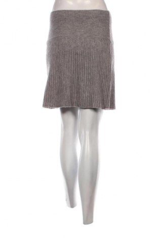 Пола Unbranded, Размер S, Цвят Сив, Цена 2,04 €