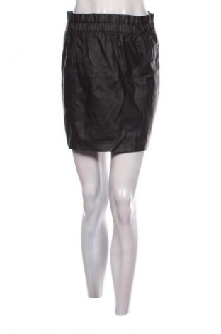 Пола Gina Tricot, Размер S, Цвят Черен, Цена 2,04 €