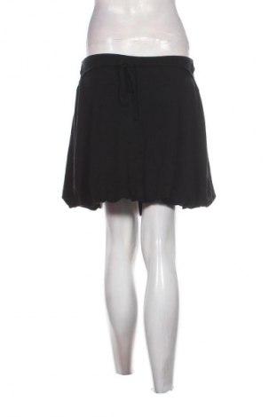 Пола Yessica, Размер M, Цвят Черен, Цена 2,04 €