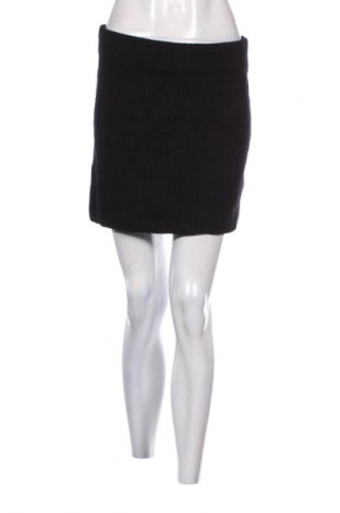 Пола Zara, Размер M, Цвят Черен, Цена 2,04 €