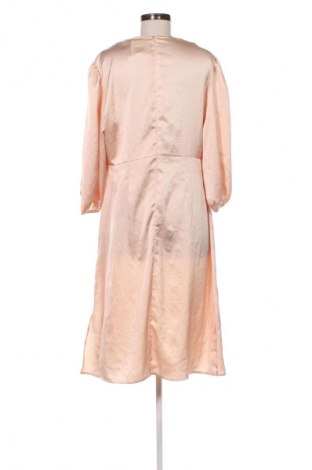 Рокля Boohoo, Размер XL, Цвят Екрю, Цена 11,75 €