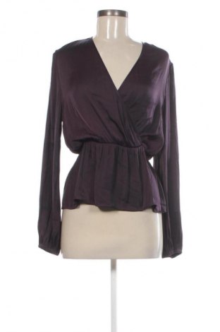 Bluzka damska Aada Studios, Rozmiar S, Kolor Czerwony, Cena 149,99 zł