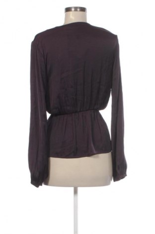 Bluzka damska Aada Studios, Rozmiar S, Kolor Czerwony, Cena 149,99 zł