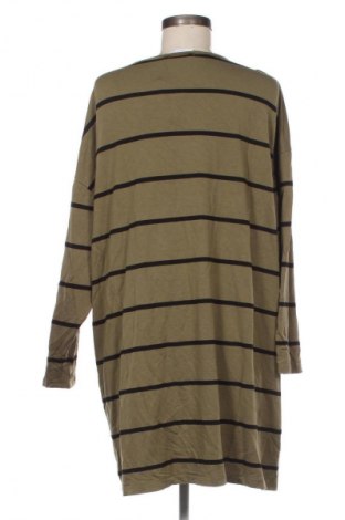 Дамска блуза LC Waikiki, Размер 4XL, Цвят Многоцветен, Цена 20,45 €