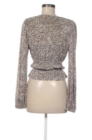 Γυναικεία μπλούζα Pull&Bear, Μέγεθος M, Χρώμα Πολύχρωμο, Τιμή 1,99 €