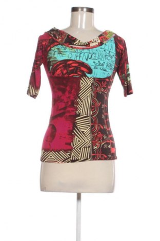 Női blúz Save The Queen, Méret S, Szín Sokszínű, Ár 15 351 Ft