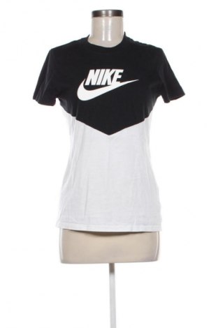 Дамска тениска Nike, Размер S, Цвят Многоцветен, Цена 14,31 €