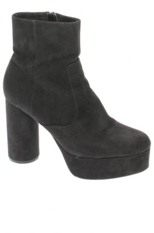 Дамски боти Bershka, Размер 38, Цвят Черен, Цена 29,14 €