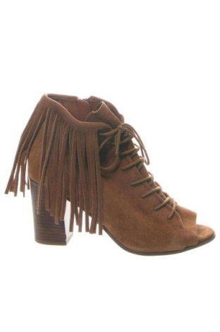 Дамски боти Steve Madden, Размер 38, Цвят Бежов, Цена 96,12 €