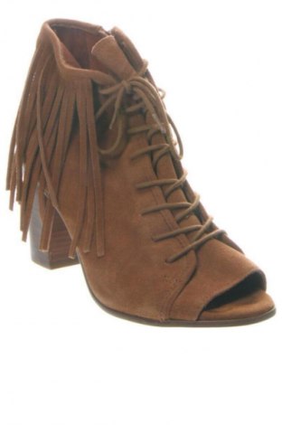 Дамски боти Steve Madden, Размер 38, Цвят Бежов, Цена 96,12 €