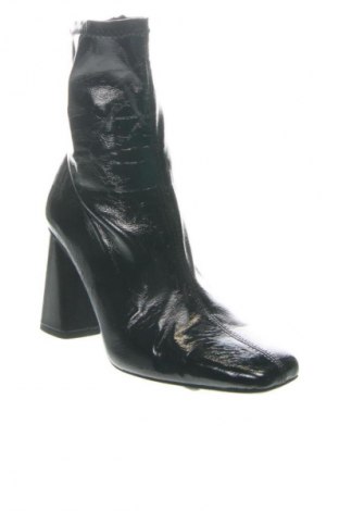 Дамски боти Stradivarius, Размер 37, Цвят Черен, Цена 32,00 €