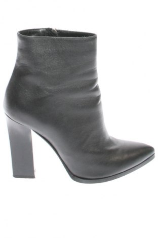 Дамски боти Unbranded, Размер 35, Цвят Черен, Цена 52,66 €