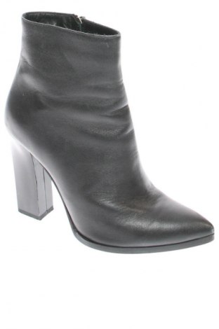 Дамски боти Unbranded, Размер 35, Цвят Черен, Цена 52,66 €