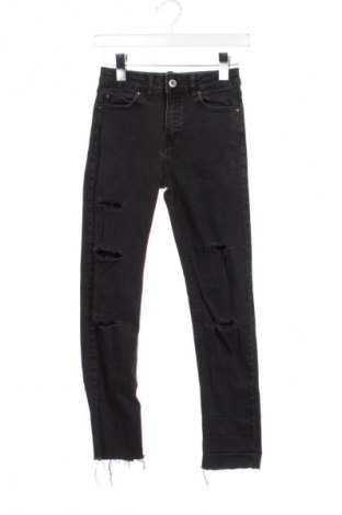 Дамски дънки Bershka, Размер XS, Цвят Черен, Цена 15,33 €