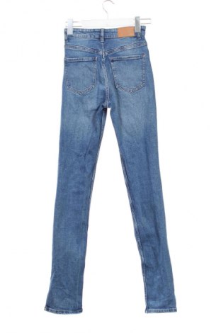 Blugi de femei Bershka, Mărime XS, Culoare Albastru, Preț 53,99 Lei