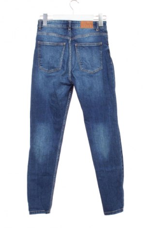 Blugi de femei Bershka, Mărime M, Culoare Albastru, Preț 103,74 Lei