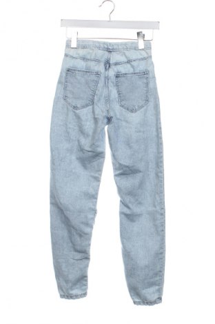 Дамски дънки Bershka, Размер XXS, Цвят Син, Цена 7,04 €
