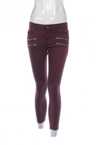 Damskie jeansy Stradivarius, Rozmiar M, Kolor Fioletowy, Cena 40,99 zł