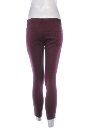 Damskie jeansy Stradivarius, Rozmiar M, Kolor Fioletowy, Cena 40,99 zł