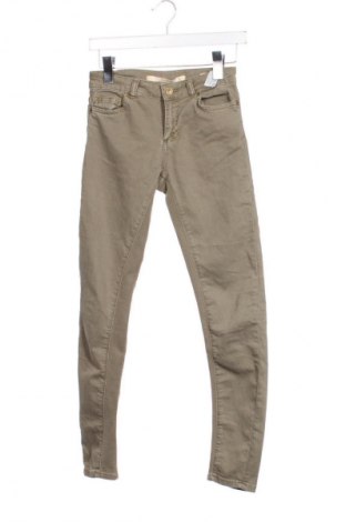 Blugi de femei Zara, Mărime XS, Culoare Maro, Preț 48,99 Lei