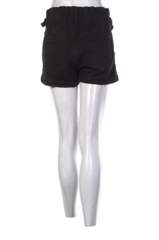 Γυναικείο κοντό παντελόνι Bershka, Μέγεθος S, Χρώμα Μαύρο, Τιμή 5,99 €