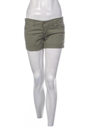 Γυναικείο κοντό παντελόνι Bershka, Μέγεθος L, Χρώμα Πράσινο, Τιμή 10,99 €
