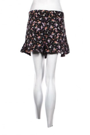 Γυναικείο κοντό παντελόνι Bershka, Μέγεθος M, Χρώμα Πολύχρωμο, Τιμή 10,00 €