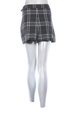 Γυναικείο κοντό παντελόνι Bershka, Μέγεθος S, Χρώμα Πολύχρωμο, Τιμή 9,99 €