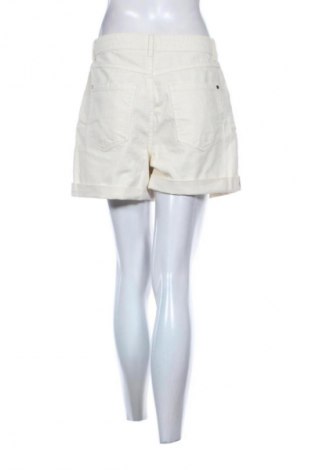 Γυναικείο κοντό παντελόνι Esmara, Μέγεθος L, Χρώμα Εκρού, Τιμή 6,99 €