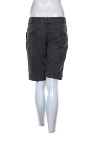 Γυναικείο κοντό παντελόνι H&M Divided, Μέγεθος M, Χρώμα Πολύχρωμο, Τιμή 6,99 €