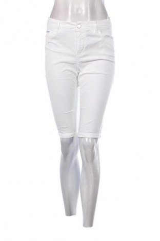 Дамски къс панталон LC Waikiki, Размер M, Цвят Бял, Цена 3,56 €