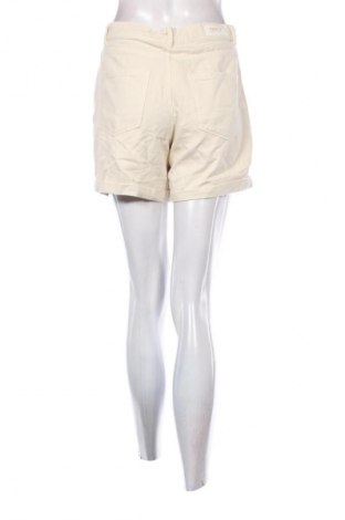 Дамски къс панталон ONLY, Размер S, Цвят Бежов, Цена 7,66 €