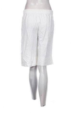 Damen Shorts Pull&Bear, Größe S, Farbe Weiß, Preis 5,99 €