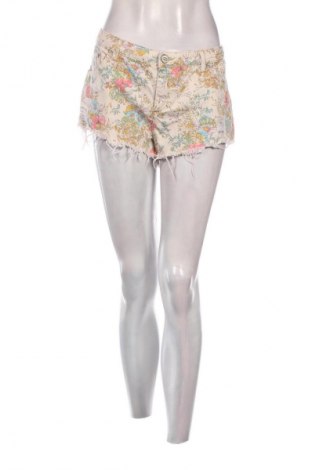 Dámské kraťasy  Pull&Bear, Velikost L, Barva Vícebarevné, Cena  189,00 Kč