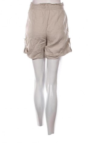 Дамски къс панталон Stefanel, Размер XL, Цвят Бежов, Цена 38,34 €