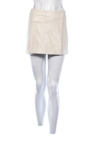 Дамски къс панталон Stradivarius, Размер S, Цвят Бежов, Цена 15,00 €