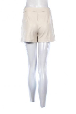 Дамски къс панталон Stradivarius, Размер S, Цвят Бежов, Цена 15,00 €