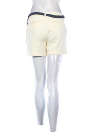 Дамски къс панталон Unbranded, Размер M, Цвят Жълт, Цена 9,20 €