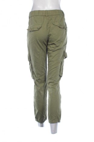 Дамски панталон Bershka, Размер M, Цвят Зелен, Цена 6,13 €