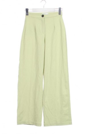 Γυναικείο παντελόνι Bershka, Μέγεθος XS, Χρώμα Πράσινο, Τιμή 13,06 €