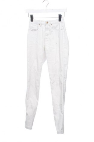 Дамски панталон ONLY, Размер XXS, Цвят Бял, Цена 14,31 €