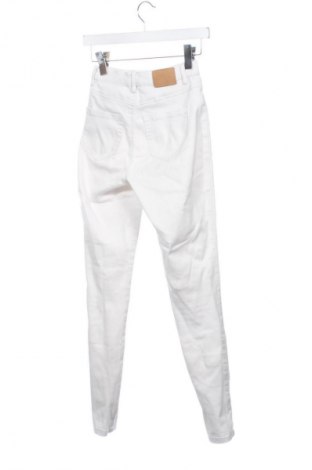 Дамски панталон ONLY, Размер XXS, Цвят Бял, Цена 14,31 €