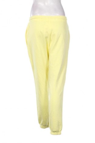 Дамско спортно долнище Pull&Bear, Размер M, Цвят Жълт, Цена 24,03 €